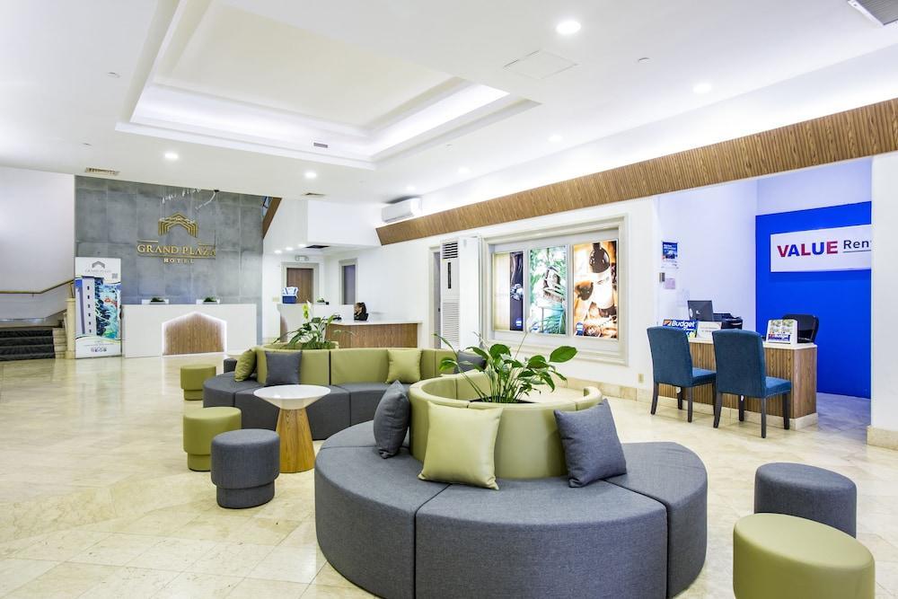 טומון Grand Plaza Hotel מראה חיצוני תמונה