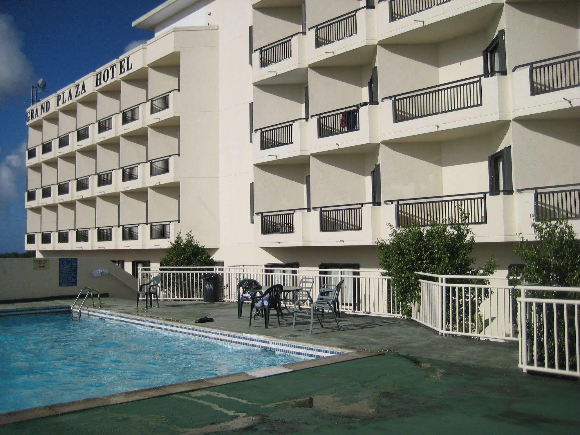 טומון Grand Plaza Hotel מראה חיצוני תמונה