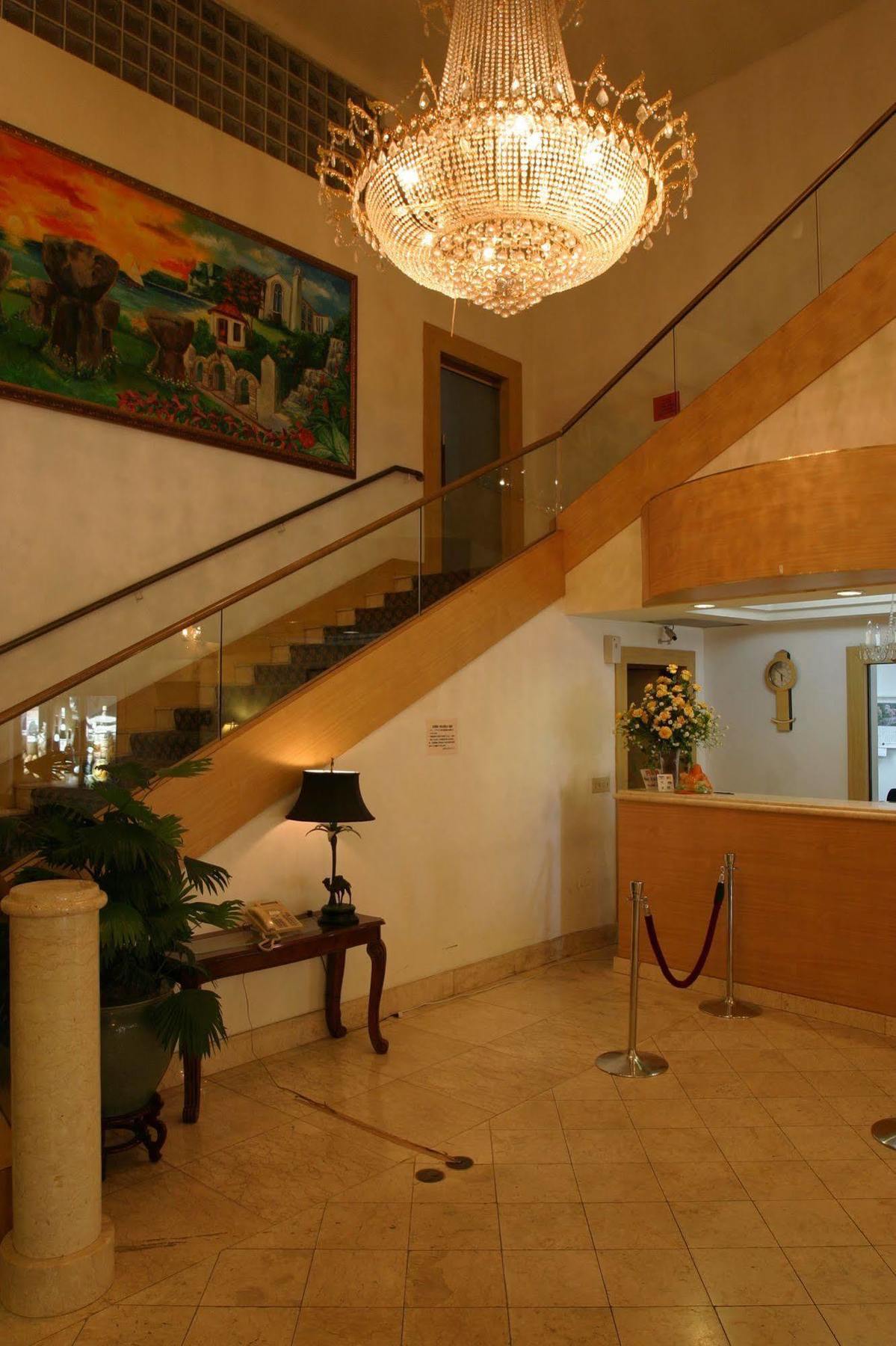 טומון Grand Plaza Hotel מראה חיצוני תמונה