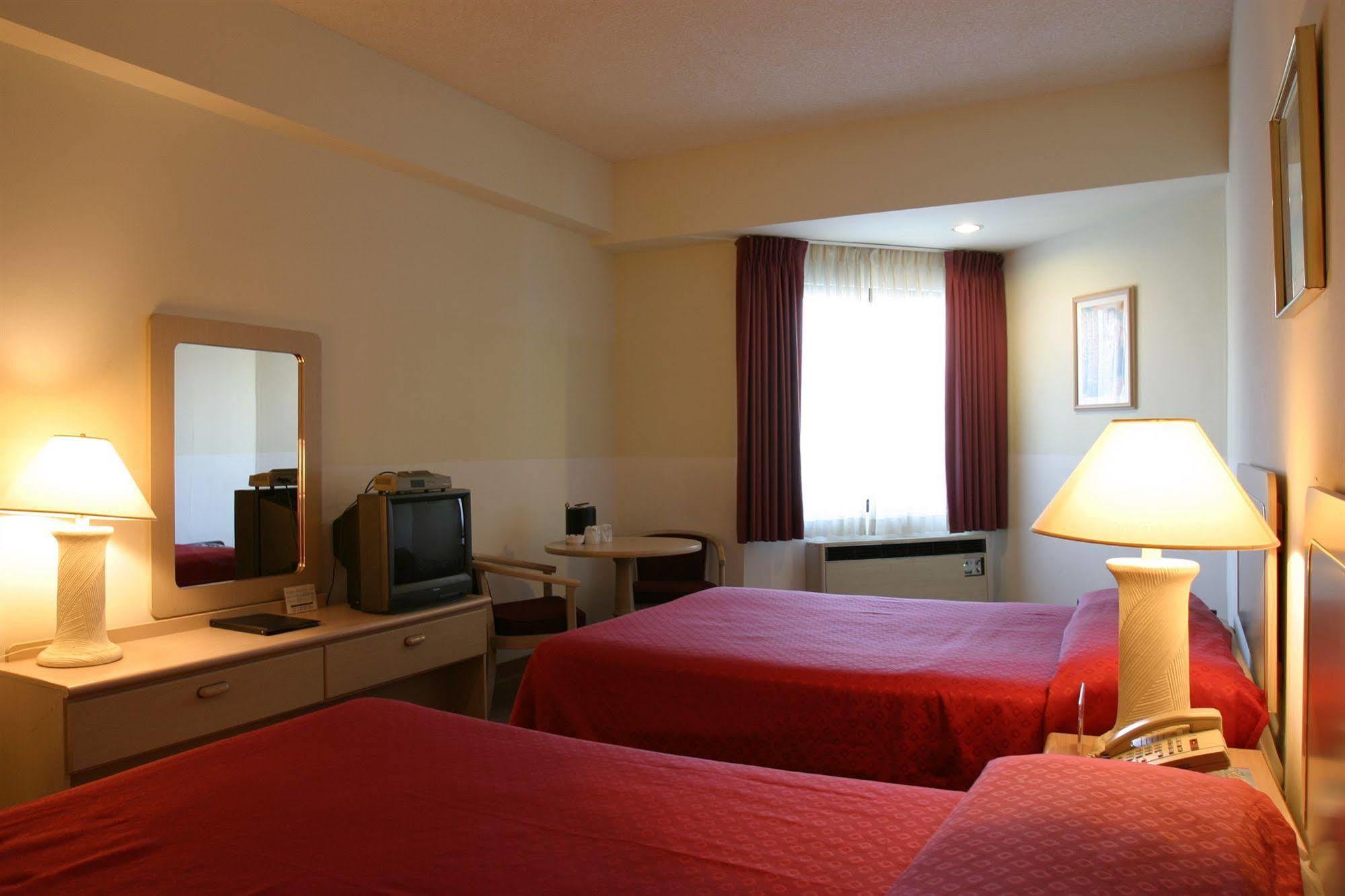 טומון Grand Plaza Hotel מראה חיצוני תמונה