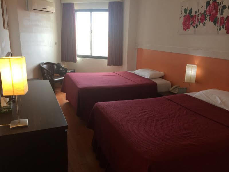 טומון Grand Plaza Hotel מראה חיצוני תמונה