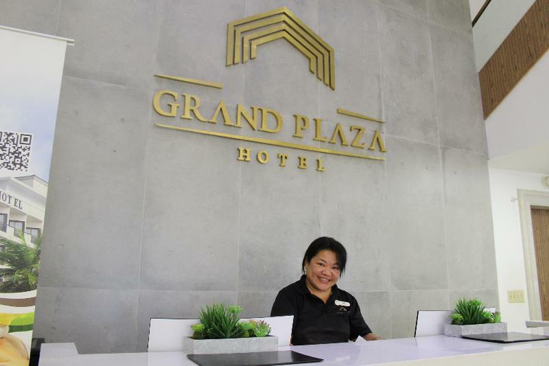 טומון Grand Plaza Hotel מראה חיצוני תמונה
